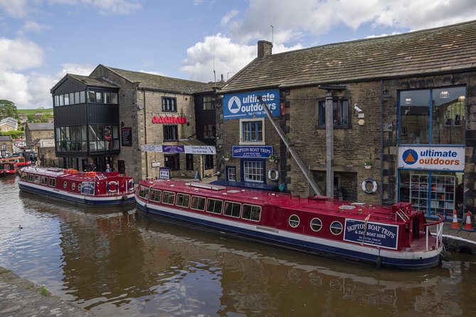 1-Hour Public Cruise - Photography on the canal: where to look and how to make it a win in rain
