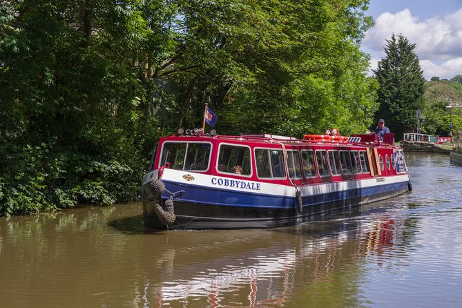 1-Hour Public Cruise - Who this Skipton canal ride suits best, and who might want another option