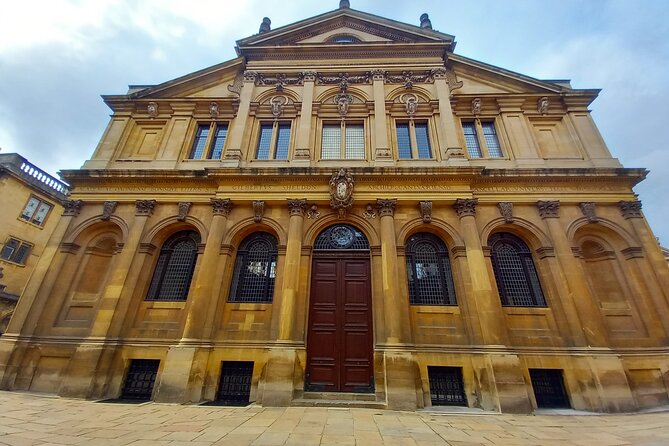 2-Hour Private Walking Tour in Oxford - Radcliffe Camera: outside views with a plan for what comes next