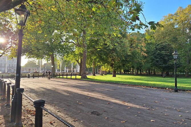 2 Hour Walking Tour from Buckingham Palace to Big Ben - Whitehall: Horse Guards Parade and the government-street vibe