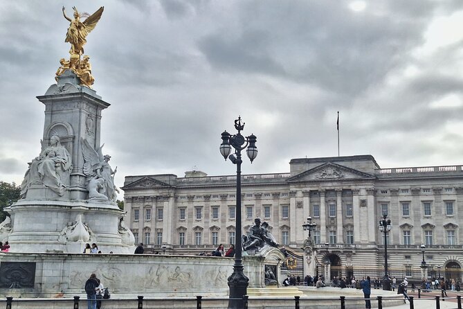 2 Hour Walking Tour from Buckingham Palace to Big Ben - Meeting at the Machine Gun Corps Memorial, then easing into Green Park