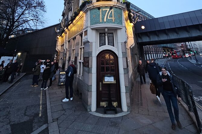 3-Hour Historic Pub Experience in London - Stop 1: The Blackfriar and art-deco pub glamour over old Tudor ground
