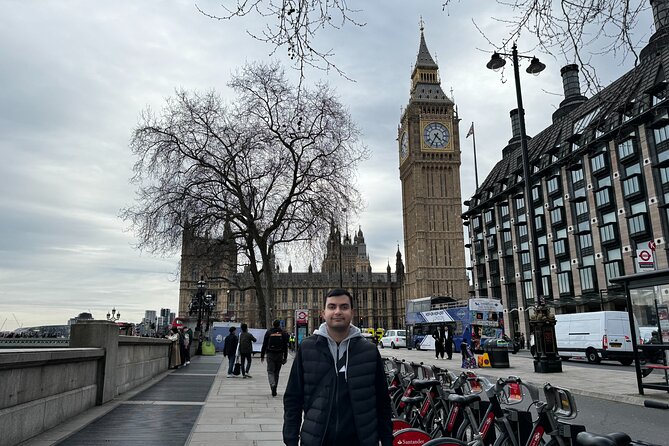 30 Major London Attractions Walking Tour With Photos - Shaftesbury Memorial Fountain as a quick visual anchor