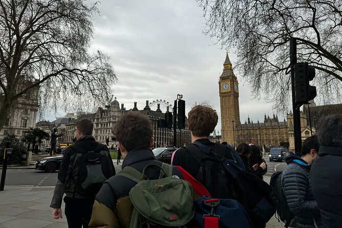 30 Major London Attractions Walking Tour With Photos - Green Park and Buckingham Palace, plus the guard-change schedule