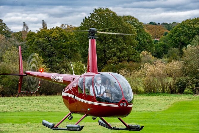 35 minute London Sightseeing Helicopter Tour - Joining the Thames at Barnes for the best London photo angles