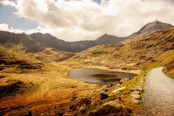 5-Day Heart of England, Wales & Yorkshire Small-Group Tour from London - Day 3 Peak District roads, Buxton springs, and Chatsworth House