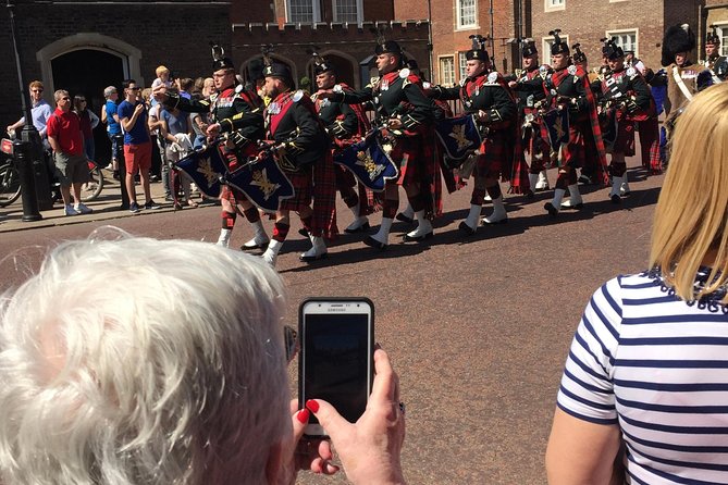 6 hour London Private Tour, with your own Black Cab Tour Guide - Buckingham Palace: the royal front door, up close