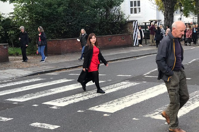 A Beatles London taxi tour and sightseeing experience - The White Cube at Mason’s Yard: John and Yoko’s meeting story