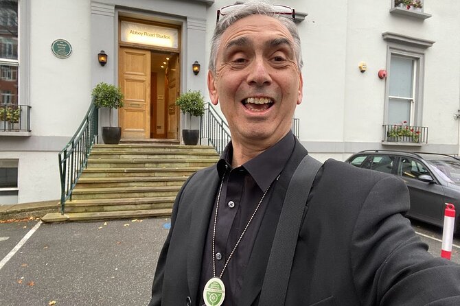 A Beatles London taxi tour and sightseeing experience - Abbey Road Studios and the zebra crossing: the photo moment with a purpose
