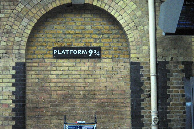 A Muggle's Guide to Harry Potter Walking Tour in London - A 10:00 am Harry Potter walk that starts near Temple