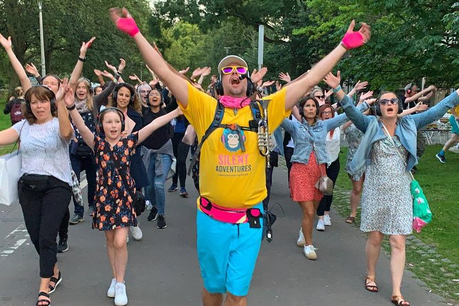 A Silent Disco Adventure in London - Between stops, follow the dancing guide and match the playlist