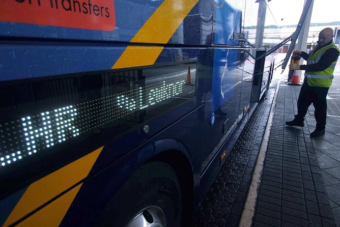 Airport Coach Service from Heathrow to Oxford - Heathrow to Oxford: the simplest way to start your Oxford day