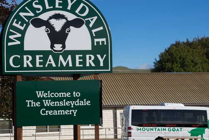 All Creatures Great & Small tour from York - Aysgarth Falls: short stop, big photo payoff