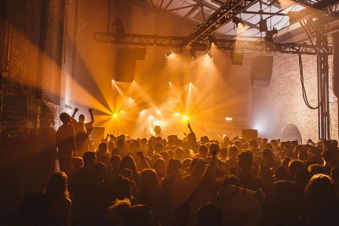 Amazing Nightlife in London East Tour - A 2-hour East End bar crawl built for meeting people