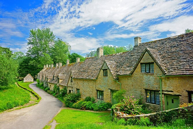 Bath and Cotswolds Guided Tour from London - Morning logistics: the 8:30 departure from Golden Tours Gray Line London
