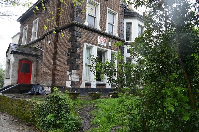 Beatles City Taxi Tours (3 hour duration) - Stop 3: Mendips, John Lennon home, and Mimi’s influence
