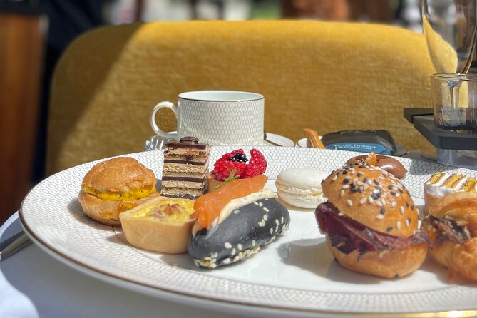Best of London by LE GRAND - London's Luxury Bus Tour - Luxury boarding at Green Park, Constitution Hill (Stop E)