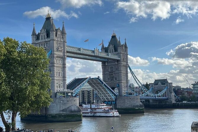 Best of London Tour: Tower of London and Churchill War Rooms - Tower Bridge, St Paul’s, and the City skyline pause