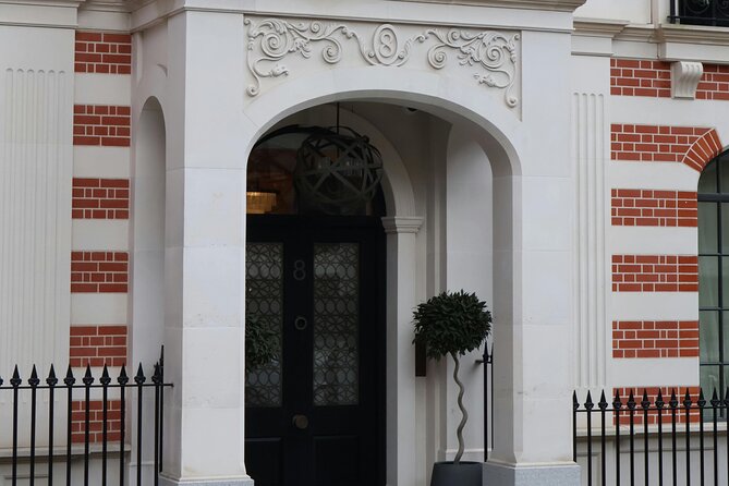 Bridgerton Tour in London - Hatchards, St James’s Church, and a second-season filming location