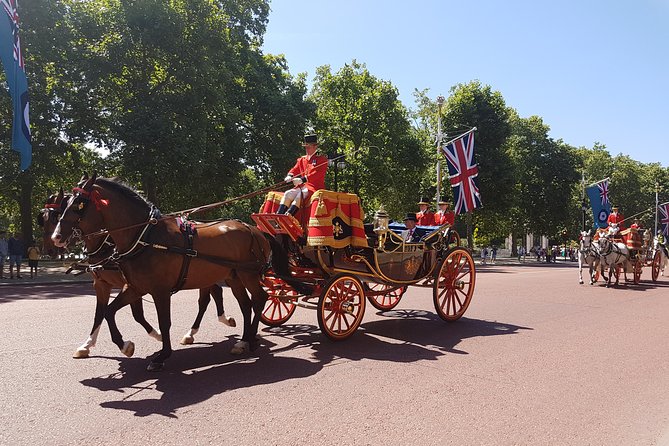 British Royalty walking tour including The Changing Of The Guard! - Royal Park Stops: More Views, Less Guesswork