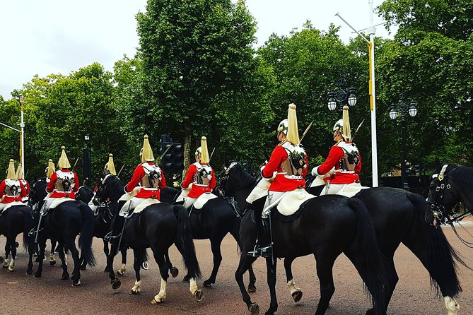British Royalty walking tour including The Changing Of The Guard! - Guides and the Pace: When Sandra and James Make It Better