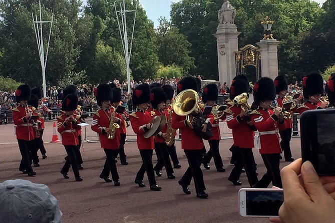British Royalty walking tour including The Changing Of The Guard! - Who This Royalty Walking Tour Is Best For