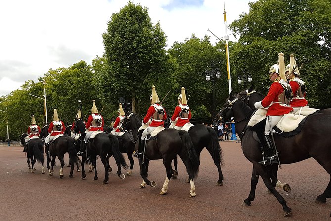 British Royalty Walking Tour & Visit the Tower of London - Trafalgar Square: Nelson, fountains, and the National Gallery backdrop