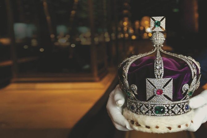 British Royalty Walking Tour & Visit the Tower of London - Westminster Abbey: where crowns were placed and centuries still show