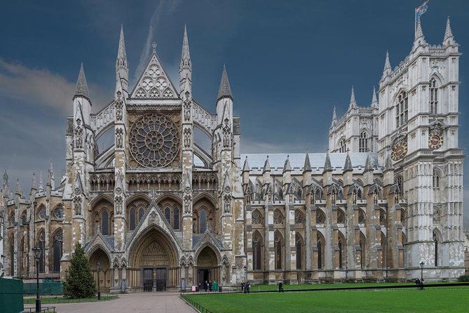 British Royalty & Westminster Abbey Tour - Buckingham Palace and Green Park, with real Changing of the Guard chances