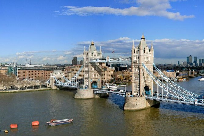 Buckingham Palace and Vintage Bus Tour of London - Guide style, bus drivers, and the small-group advantage