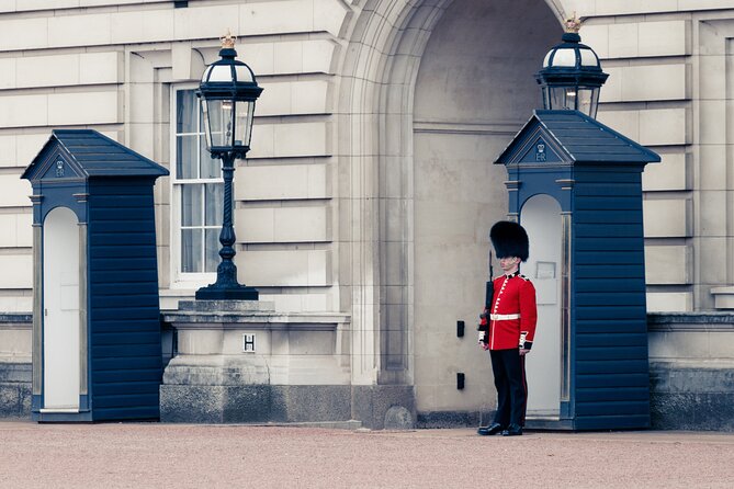 Buckingham Palace, St James Palace & Tea at Kensington Palace - Wellington Arch, Bomber Command Memorial, and Apsley House