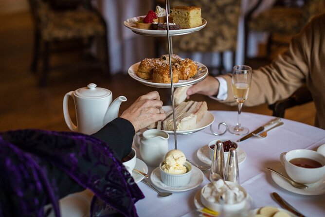 Buckingham Palace, St James Palace & Tea at Kensington Palace - Spencer House and Clarence House: what you notice when you slow down