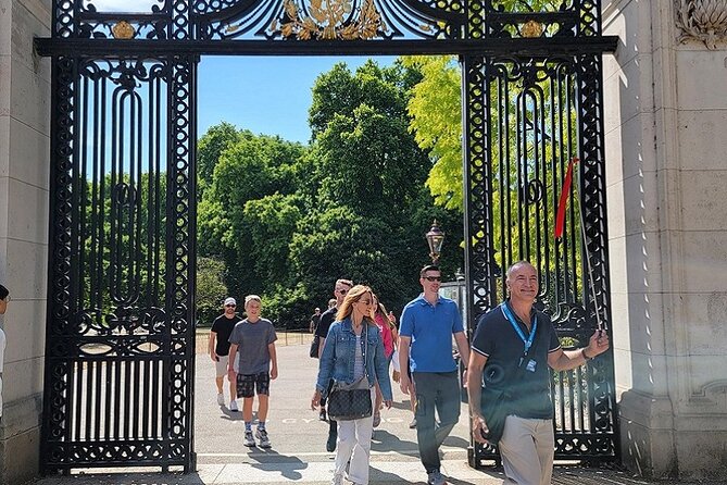 Buckingham Palace: Walking Tour with Entry & Audio Guide - Buckingham Palace entry: skip the line, then go at your own pace