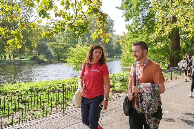 Buckingham Palace: Walking Tour with Entry & Audio Guide - What to focus on inside: the rooms that most people want