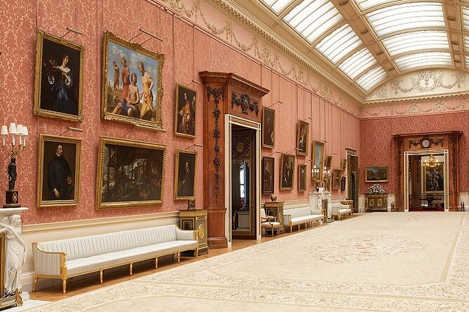 Buckingham Palace: Walking Tour with Entry & Audio Guide - Guides make or break the walking part, and this one has good track records