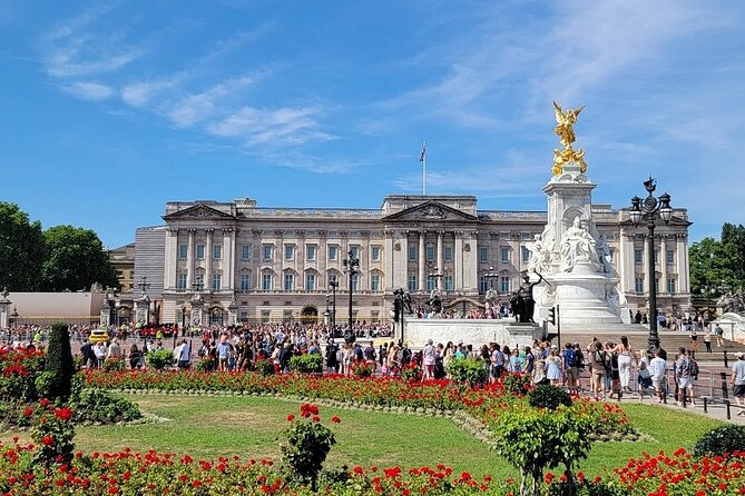 Buckingham Palace: Walking Tour with Entry & Audio Guide - St James Square and St James Park: where the monarchy story starts