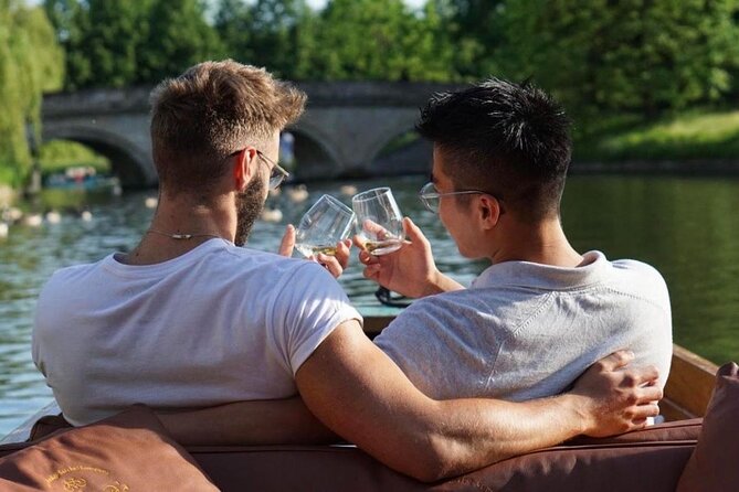 Cambridge - Shared Punting Tour - How the shared chauffeured punt stays relaxed
