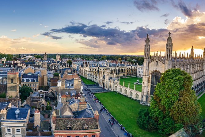 Cambridge Walking & Punting Tour by Alumni™ King’s College Option - College exteriors and the myths you’ll remember