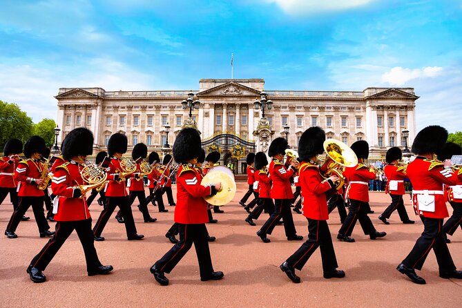 Changing of Guards, Big Ben, Tower of London, Beefeaters & Cruise - Stop 1: Changing of the Guard at the Buckingham Palace area