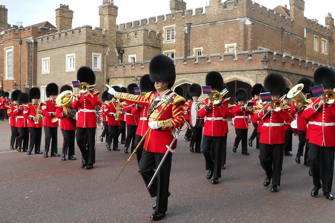Changing of the Guard Guided Walking Tour in London - Why this guided walk beats trying to figure it out solo