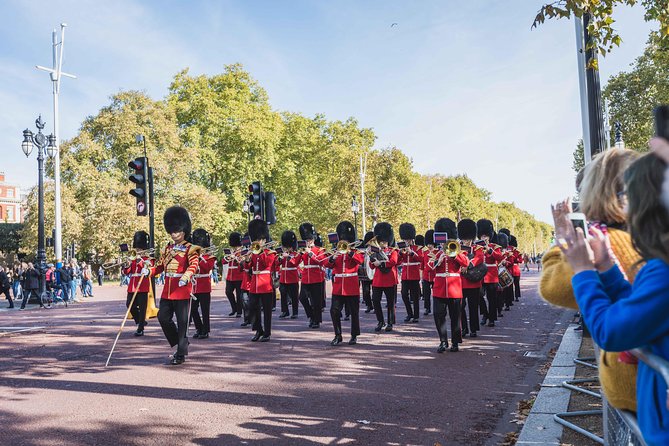 Changing of the Guard Guided Walking Tour in London - The in-between walk: making the Westminster setting click
