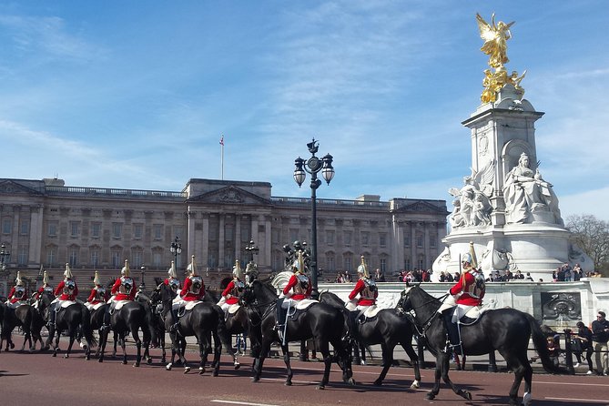 Changing of the Guard Guided Walking Tour in London - Where you start: Piccadilly Circus and Shaftesbury Memorial Fountain