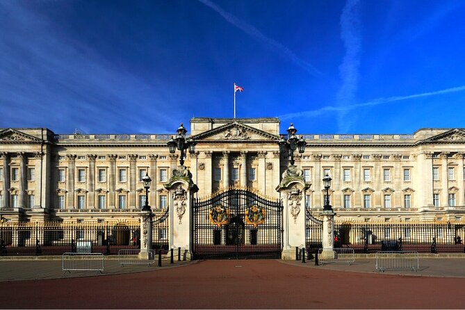 Changing of the Guard Small-Group Walking Tour in London - Buckingham Palace, St James’s Palace, and Clarence House on foot