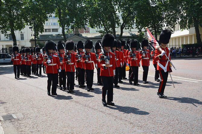 Changing of the Guard Walking Tour - Stop 2 outside St James’s Palace: the “old leper hospital” fact and why it’s worth hearing