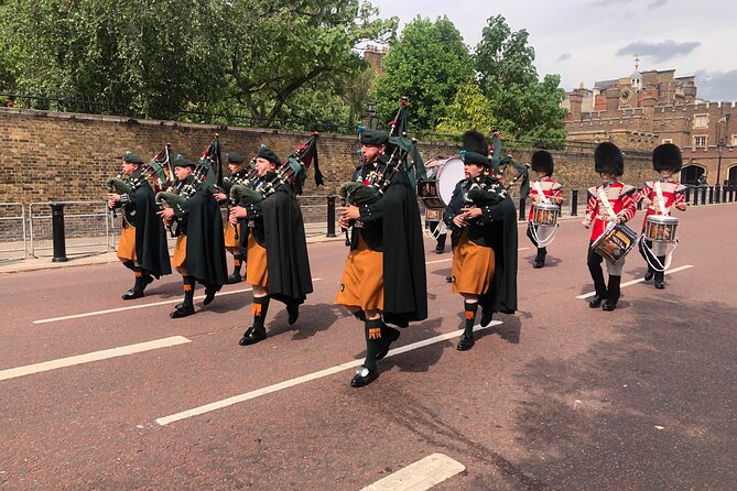 Changing of the Guard Walking Tour - Guides who win repeat bookings: why the narration is part of the product