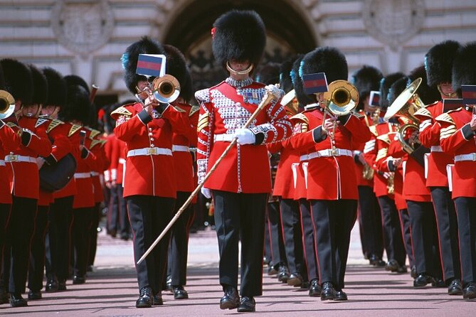 Changing of the Guard Walking Tour in London at Buckingham Palace - Meeting at Victoria Palace Theatre, then walking a royal corridor