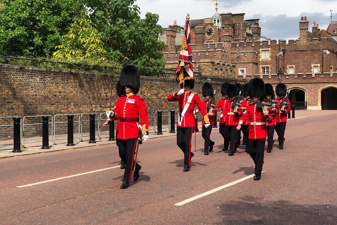 Changing of the Guard Walking Tour - Meeting at Edward VII and what “fast-paced” means in practice