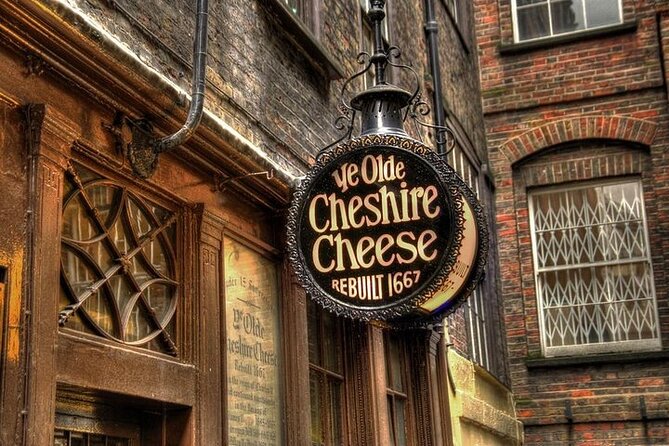 Charles Dickens Private Walking Tour - London Bridge for Nancy: short stop, big mood