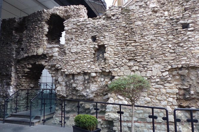 City of London: Tales and Legends of the Historic Center - Modern finance meets medieval streets, and why that contrast matters