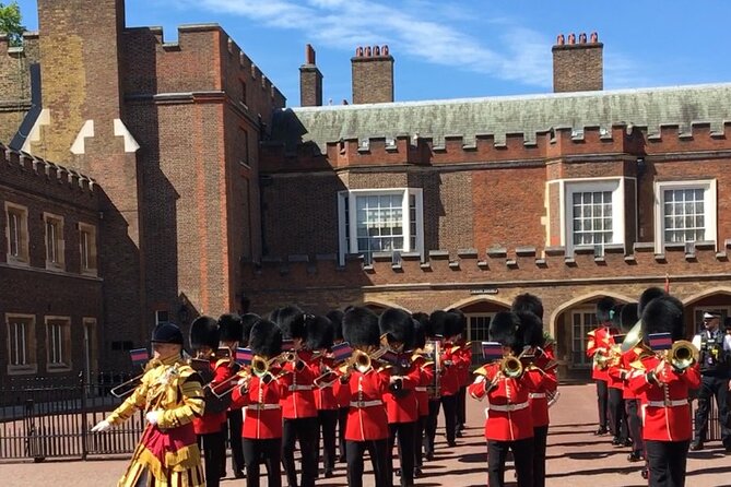 Classic London Tour - Buckingham Palace and St James’s Park: Monarchy Up Close